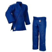 Adidas Champion II IJF Judo gi kék, fehér vállszövéssel.